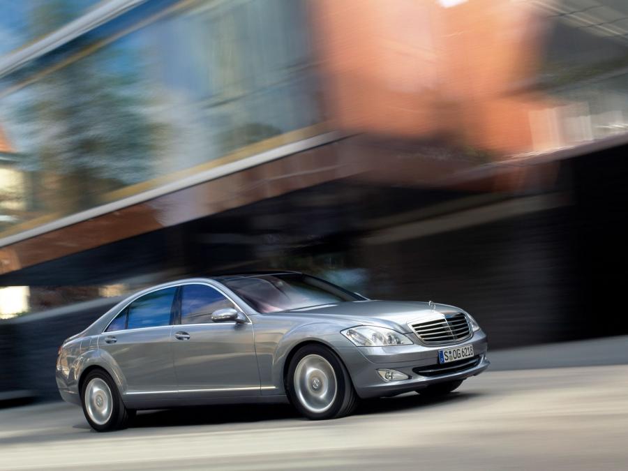  Mercedes-Benz S500 (W221) 2005 года  (фото 20 из 31)